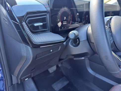 Used 2025 Nissan Kicks SR AWD/4WD image 14