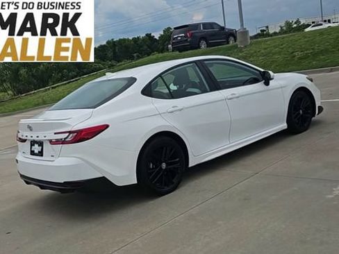 Used 2025 Toyota Camry SE FWD image 8