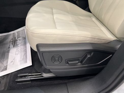 Used 2025 Audi Q5 Premium w/ Convenience Package AWD/4WD image 9