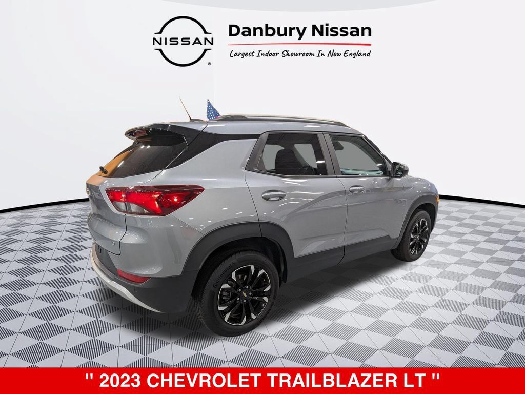Used 2023 Chevrolet TrailBlazer LT w/ Convenience Package AWD/4WD image 3