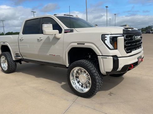 Used 2026 GMC Sierra 2500 AT4 w/ AT4 Premium Plus Package AWD/4WD image 2