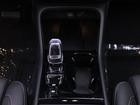 Certified 2025 Volvo XC40 B5 Plus image 18