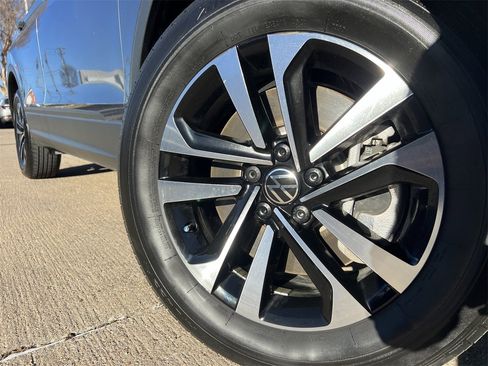 Used 2024 Volkswagen Tiguan S image 7