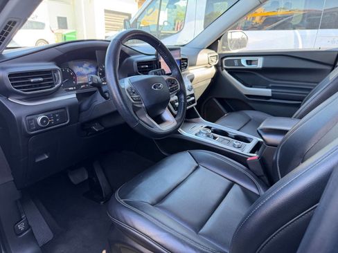 Used 2021 Ford Explorer XLT w/ Equipment Group 202A image 10