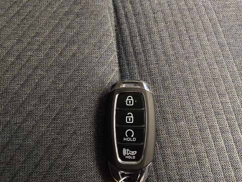 Used 2021 Hyundai Venue FWD image 32