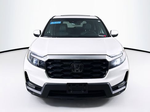 Certified 2024 Honda Passport EX-L image 3