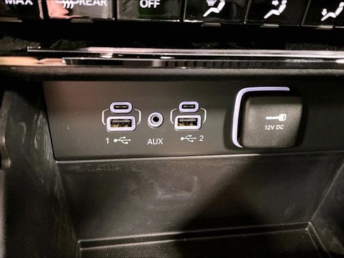 Used 2025 Jeep Grand Cherokee Limited image 31