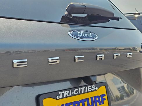 Used 2025 Ford Escape Platinum AWD/4WD image 29