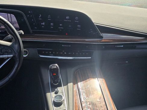 Used 2023 Cadillac Escalade Premium Luxury image 18