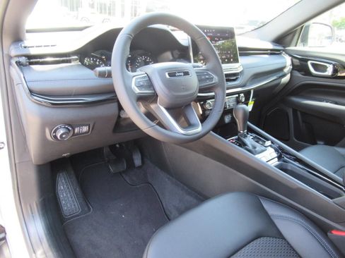 New 2026 Jeep Compass Latitude AWD/4WD image 17