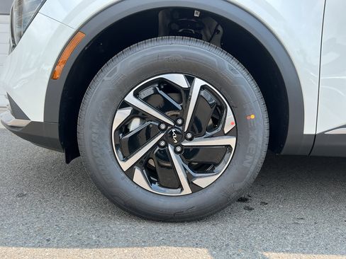 New 2025 Kia Sportage LX image 7