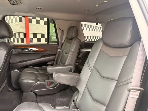 Used 2016 Cadillac Escalade Luxury AWD/4WD image 29