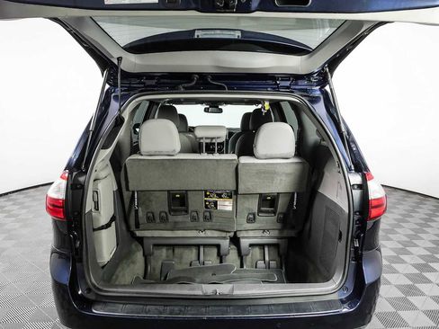 Used 2018 Toyota Sienna XLE w/ XLE Navigation Package FWD image 31