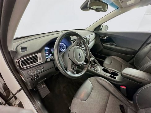 Used 2019 Kia Niro EX image 9