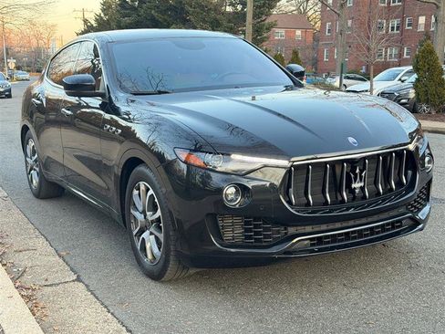 Used 2020 Maserati Levante image 4