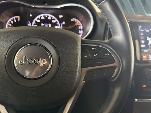 Used 2022 Jeep Grand Cherokee Laredo E image 25