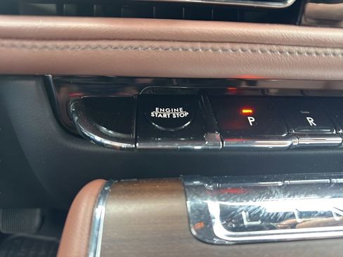 Used 2025 Lincoln Aviator Reserve w/ Equipment Group 201A AWD/4WD image 24