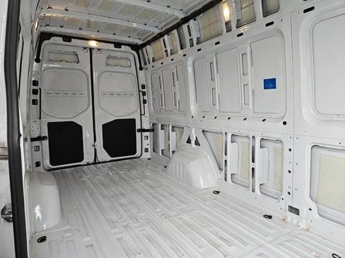 Used 2024 Mercedes-Benz Sprinter 2500 image 9