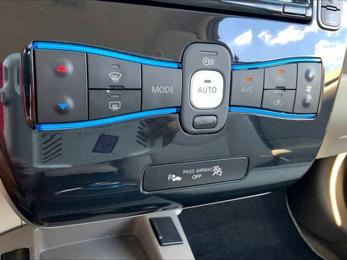 Used 2012 Nissan Leaf SV image 30
