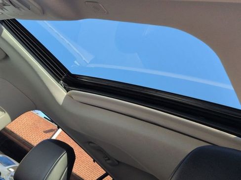 Used 2023 Toyota Highlander XLE image 13