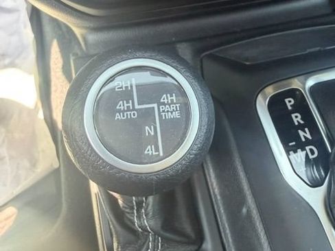 Used 2022 Jeep Wrangler Unlimited Sahara w/ Dual Top Group AWD/4WD image 17