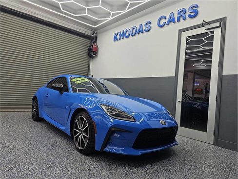 Used 2023 Toyota GR86 w/ ALL Weather Mat Package (TMS) image 7