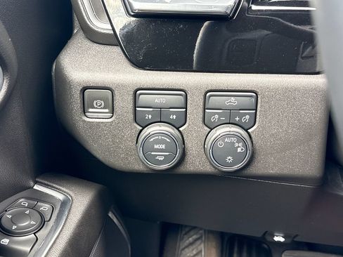 Used 2023 Chevrolet Silverado 1500 LT AWD/4WD image 32