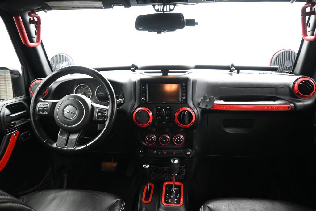 Used 2016 Jeep Wrangler Unlimited Rubicon w/ Connectivity Group AWD/4WD image 30
