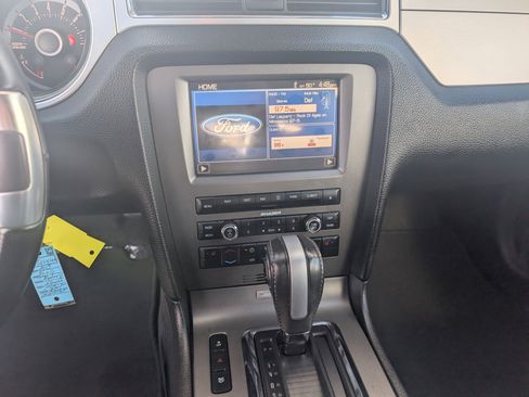 Used 2013 Ford Mustang GT Premium w/ Electronics Pkg RWD image 18