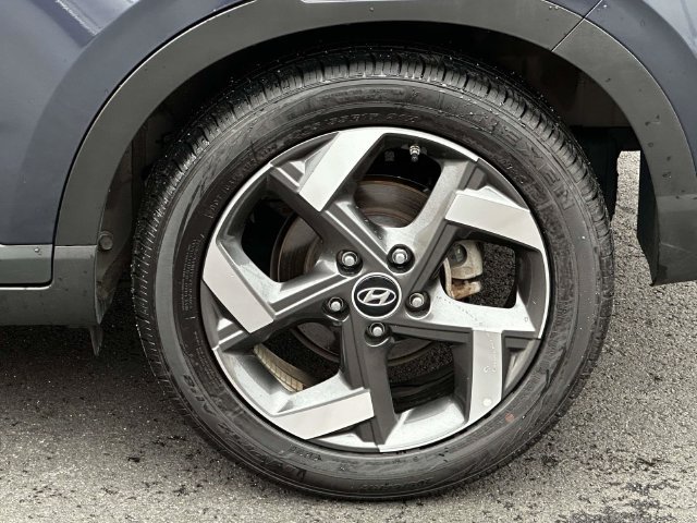 Used 2025 Hyundai Venue Limited FWD image 14
