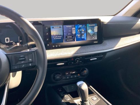 Used 2026 Nissan Kicks SV w/ Charging Package FWD image 6