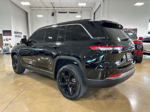 Used 2025 Jeep Grand Cherokee Limited AWD/4WD image 5