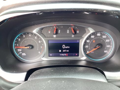 Used 2020 Chevrolet Traverse LT image 19
