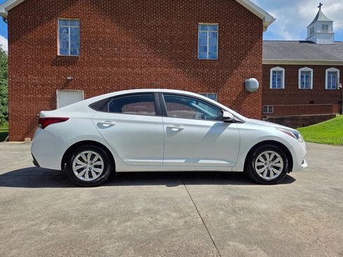 Used 2021 Hyundai Accent SE FWD image 4