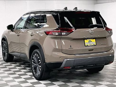 Used 2025 Nissan Rogue SL w/ Tech Package AWD/4WD image 2