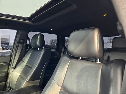 Used 2018 Jeep Grand Cherokee Limited image 24