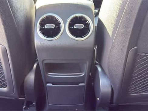 Certified 2025 Mercedes-Benz GLB 250 4MATIC image 60