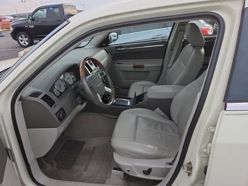 Used 2007 Chrysler 300 Touring L RWD image 2