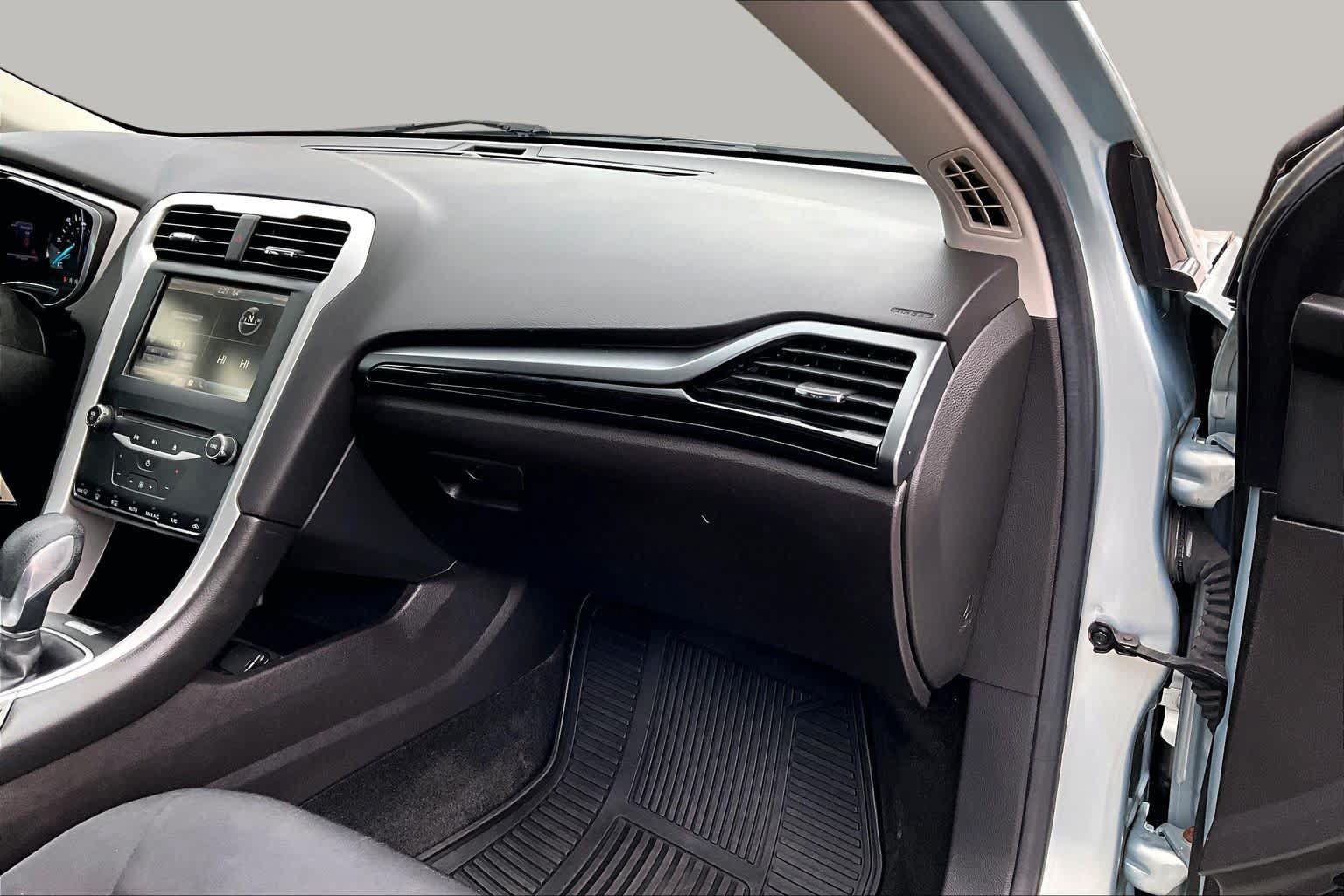 Used 2013 Ford Fusion SE FWD image 19