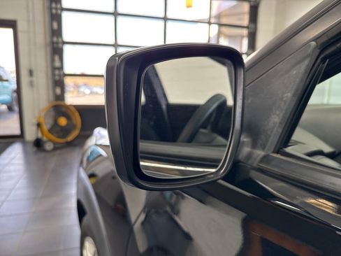 Used 2020 Nissan Kicks S image 12