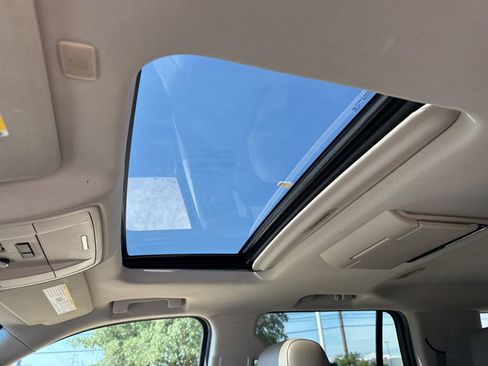 Used 2017 Chevrolet Tahoe Premier AWD/4WD image 14