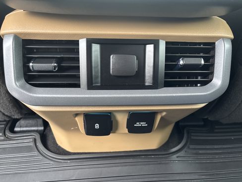 Used 2023 Ford F150 Lariat w/ Trailer Tow Package image 15