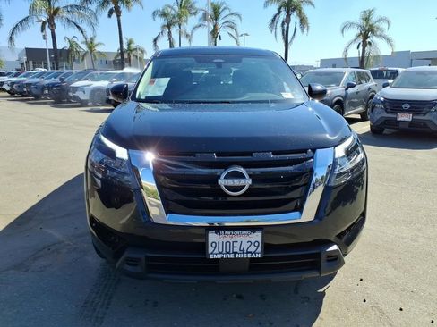 Certified 2025 Nissan Pathfinder S FWD image 4