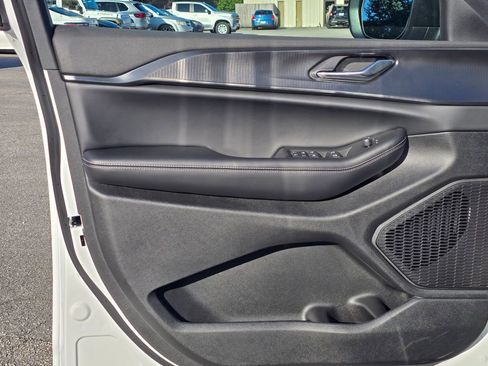 New 2025 Jeep Grand Cherokee Laredo X w/ Luxury Tech Group I image 35