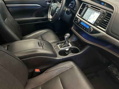 Used 2017 Toyota Highlander Limited Platinum AWD/4WD image 17