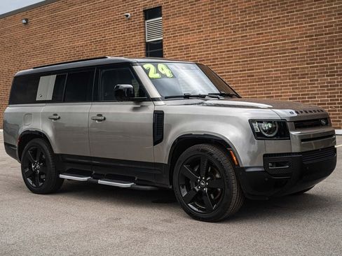 Used 2024 Land Rover Defender 130 X-Dynamic SE AWD/4WD image 13