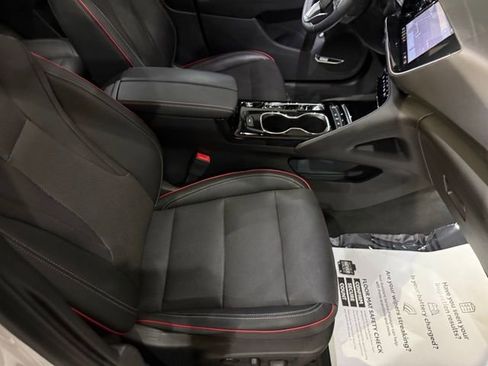 Used 2022 Buick Envision Essence w/ Technology Package II image 30