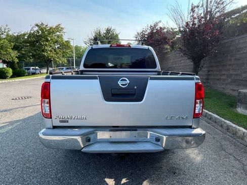 Used 2010 Nissan Frontier LE w/ LE Value Truck Pkg AWD/4WD image 5