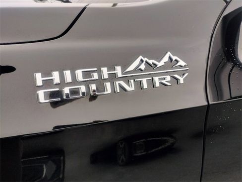Used 2023 Chevrolet Suburban High Country image 13