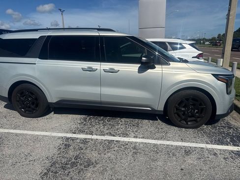 Certified 2025 Kia Carnival SX w/ SX Dark Edition Package FWD image 4